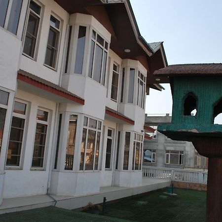Kaisar Hotell Srīnagar Exteriör bild