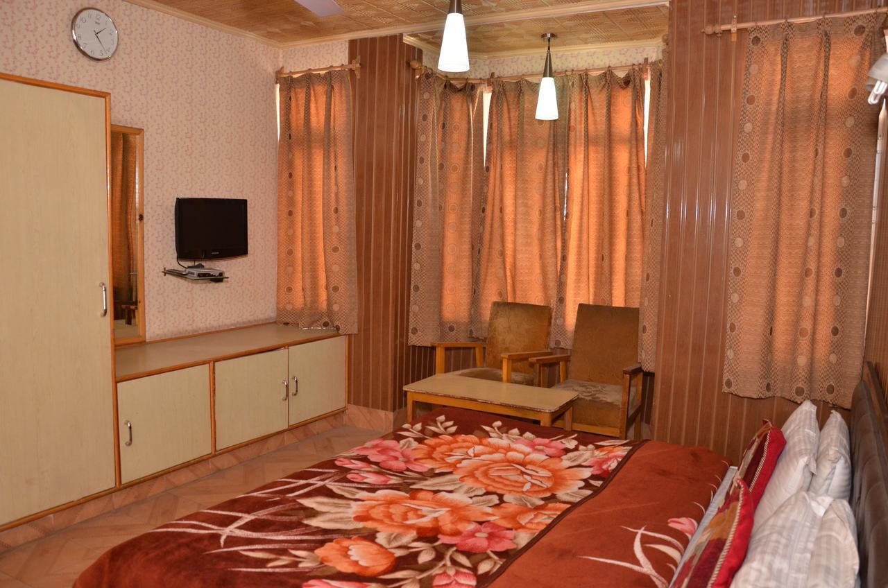 Kaisar Hotell Srīnagar Exteriör bild