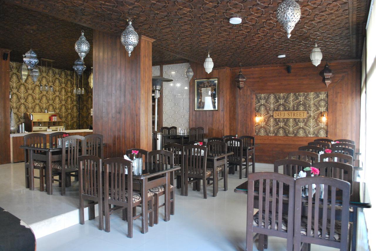 Kaisar Hotell Srīnagar Exteriör bild