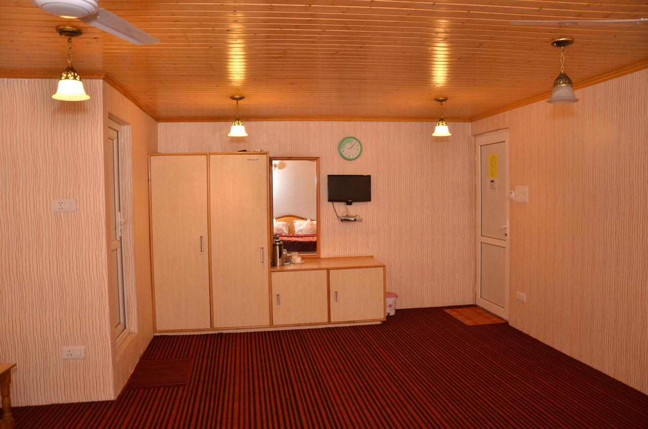 Kaisar Hotell Srīnagar Exteriör bild